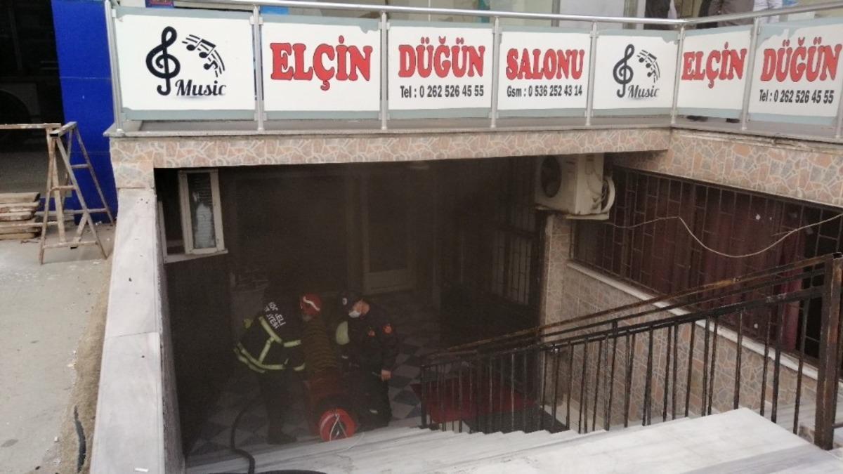D&uuml;ğ&uuml;n salonunda yangın paniği