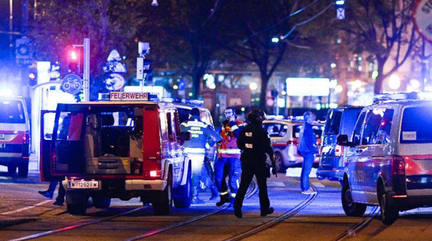 Çatışmanın ortasında kalmışlardı! Viyana Büyükelçiliğinden kahraman Türk gençlere plaket