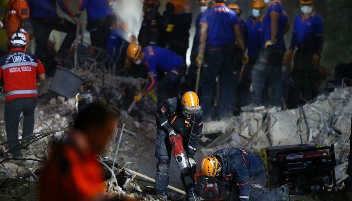 İzmir'deki depremde hayatını kaybedenlerin sayısı yükseliyor