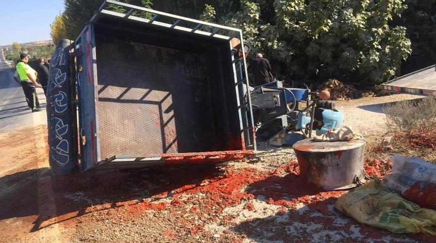 Mersin&rsquo;de taktak motoru kaza yaptı! Yaralılar var