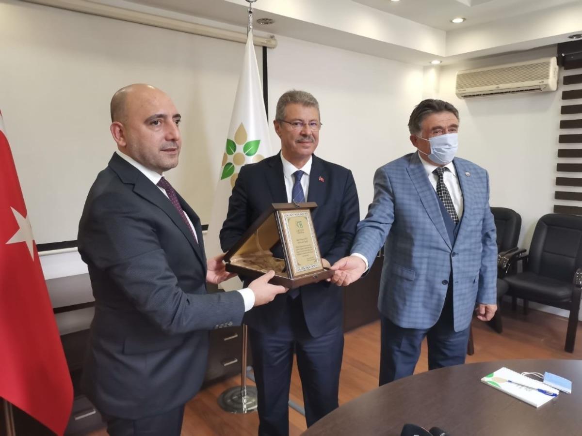 KTB&rsquo;den Başkan Akay&rsquo;a Meclis Şeref &Uuml;yeliğini tebliğ etti