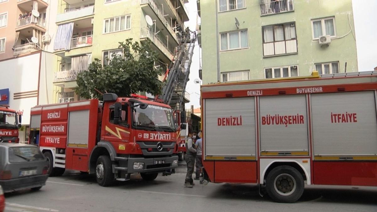 Sigara yakmaya &ccedil;alıştı, kıyafetleri yanınca evde yangın &ccedil;ıktı