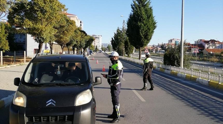 Trafik ışık ve işareti ihlali nedeniyle 394 araç trafikten men edildi