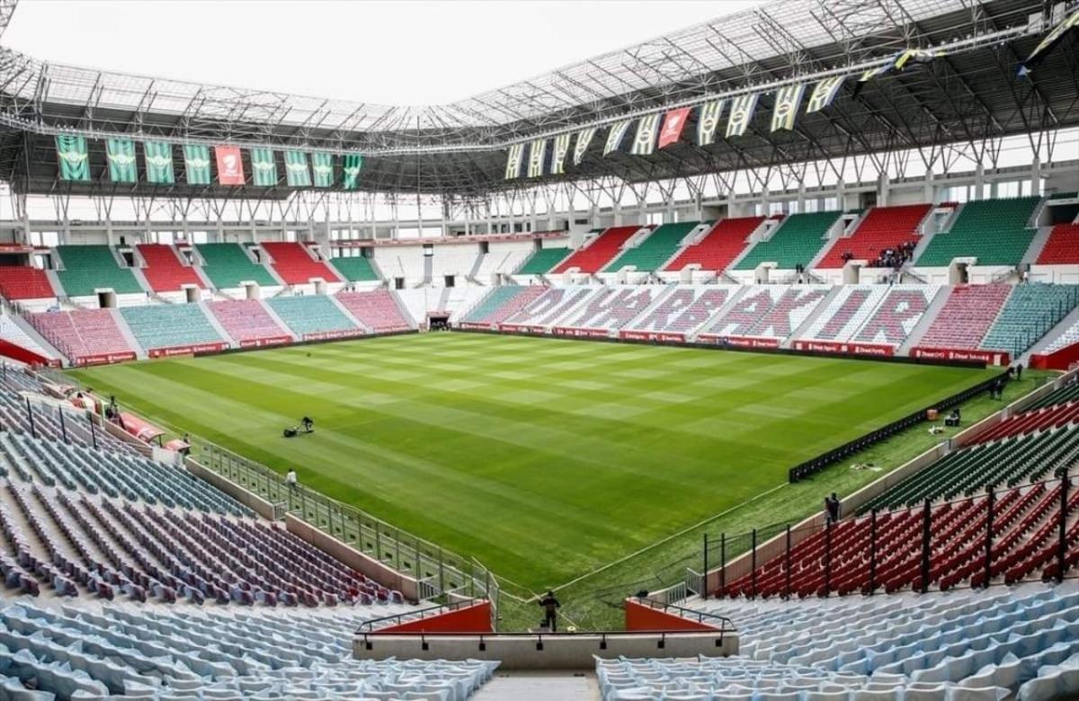 Taraftarın en b&uuml;y&uuml;k hayali profesyonel ligde Diyarbakırspor&rsquo;u yeni statta izlemek