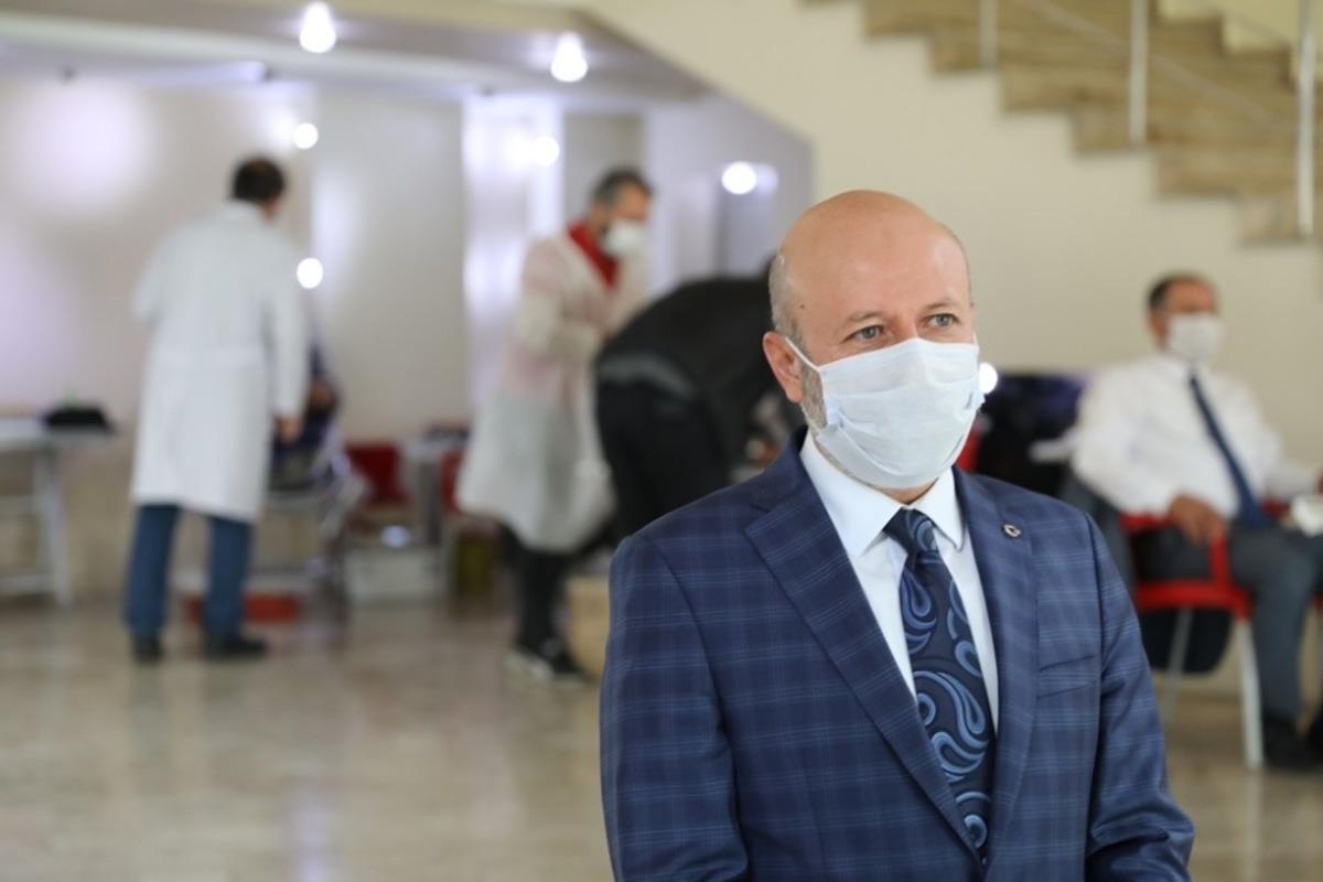 Başkan &Ccedil;olakbayrakdar&rsquo;dan kan bağışı &ccedil;ağrısı