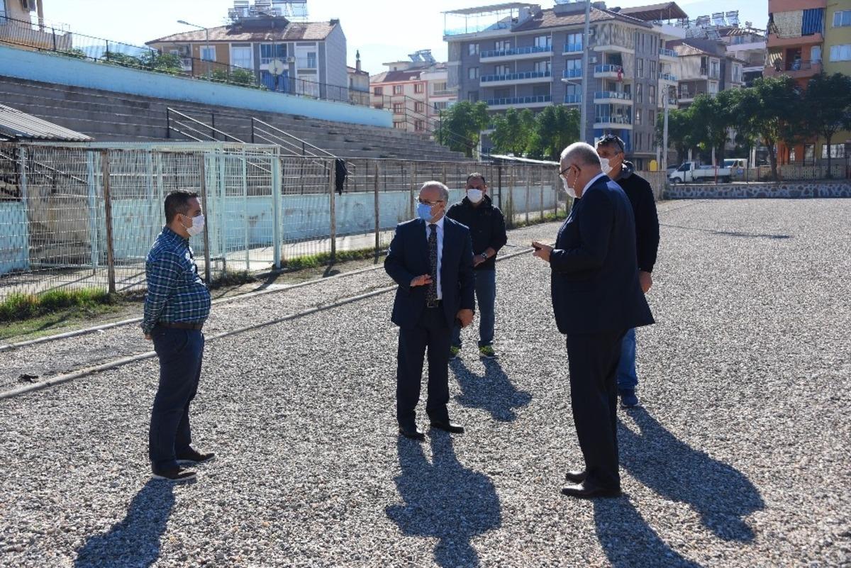 Salihli&rsquo;de İsmail Doğan Erdin&ccedil; Stadı yenileniyor