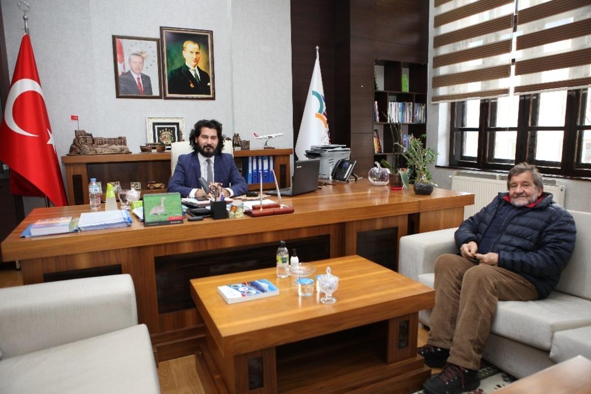 Belgeselci Coşkun Aral SERKA&rsquo;yı ziyaret etti