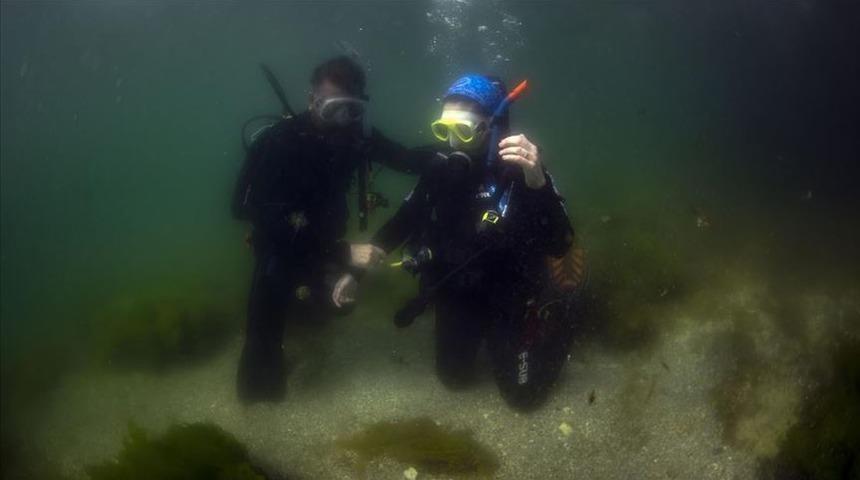İzmir'deki depreme dalgı&ccedil;lar su altındayken yakalandı