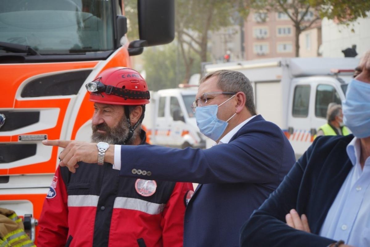 Ayvalık Belediye Başkanı Ergin İzmir&rsquo;de depremzedelerle buluştu