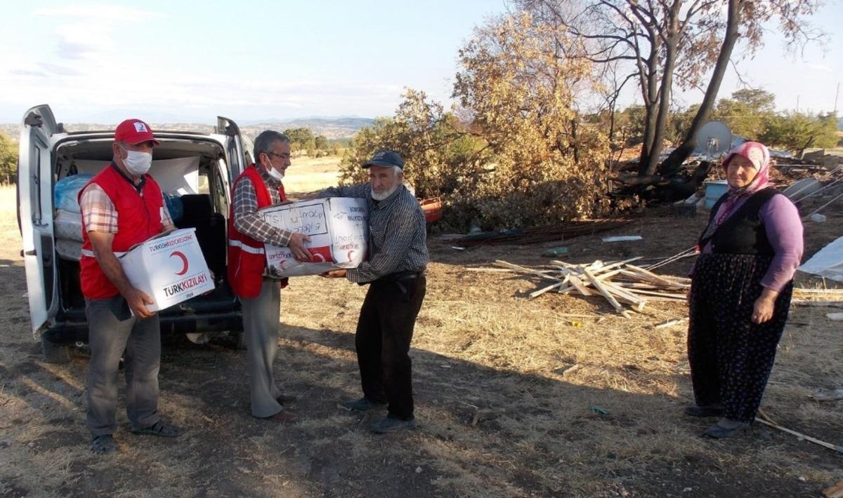 Evi yanan aileye Kızılay&rsquo;dan yardım eli