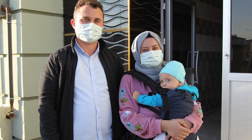 Şarj aleti almak i&ccedil;in komşusuna &ccedil;ıktı, 100 bin lirasını &ccedil;aldırdı