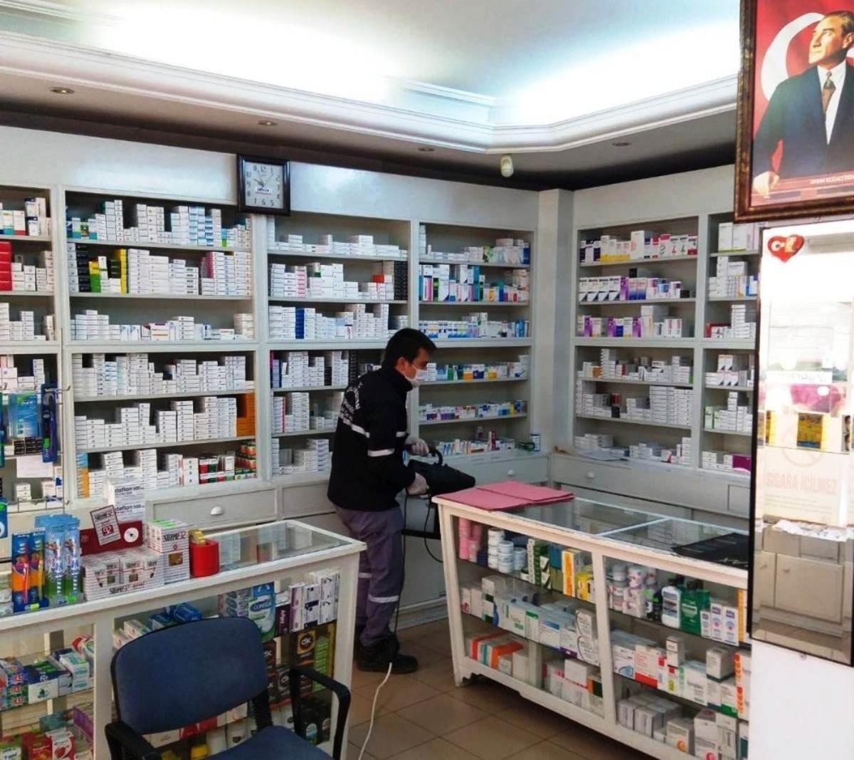 Nazilli Belediyesi eczaneleri dezenfekte etti