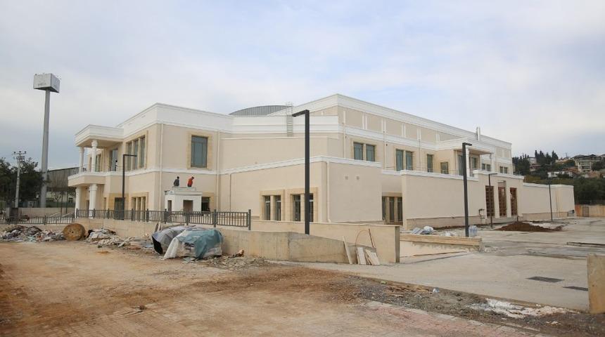 Darıca&rsquo;daki spor salonu &ouml;zg&uuml;n mimarisi ile dikkat &ccedil;ekiyor