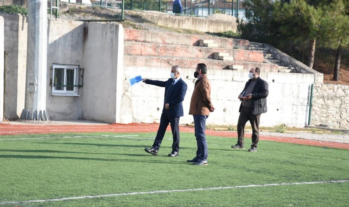 Safranbolu Sentetik Futbol Sahası&rsquo;nın zemini yenileniyor
