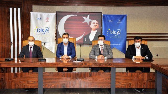 Uludere Gezen Tavukçuluk Projesinin protokolü imzalandı