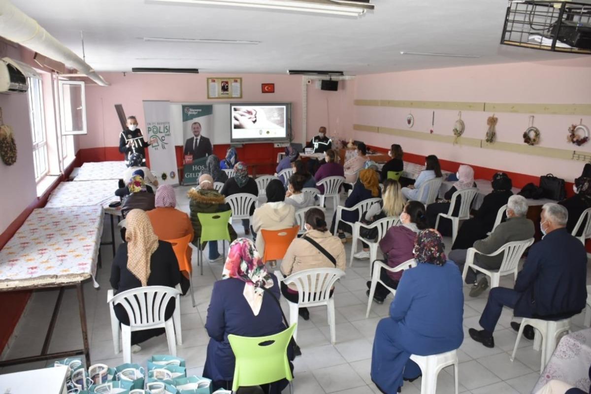 Polis, psikolog ve veliler &ccedil;ocuklar i&ccedil;in bir araya geldi