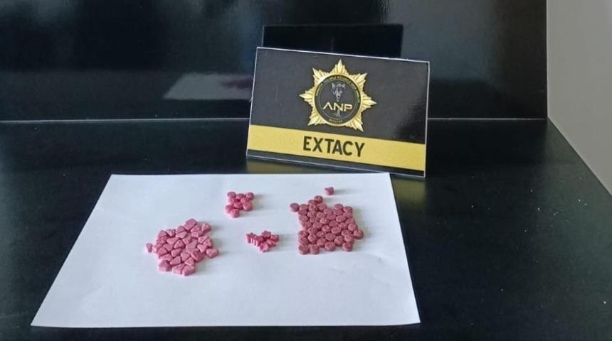 Sigara paketinden uyuşturucu hap &ccedil;ıktı