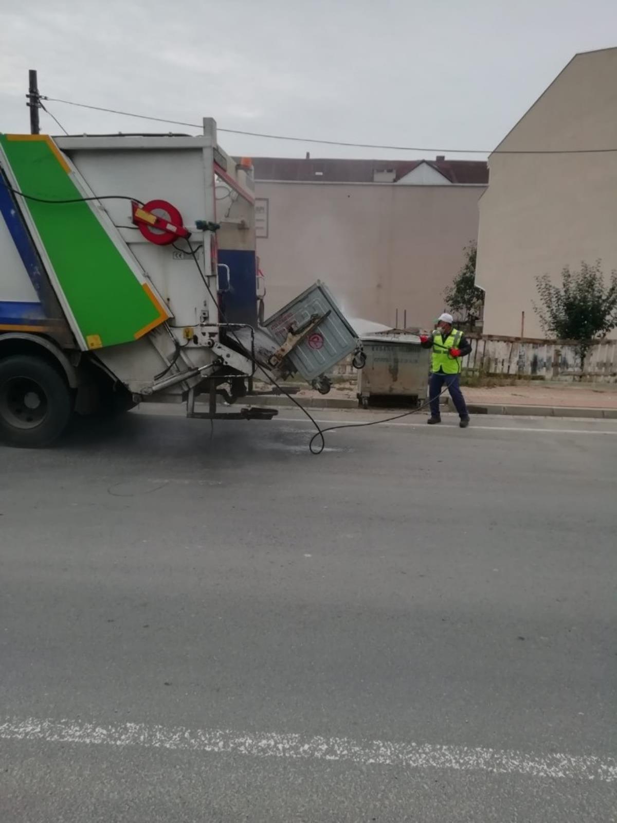 Ergene&rsquo;de &ccedil;&ouml;p konteynırları ve duraklar dezenfekte ediliyor