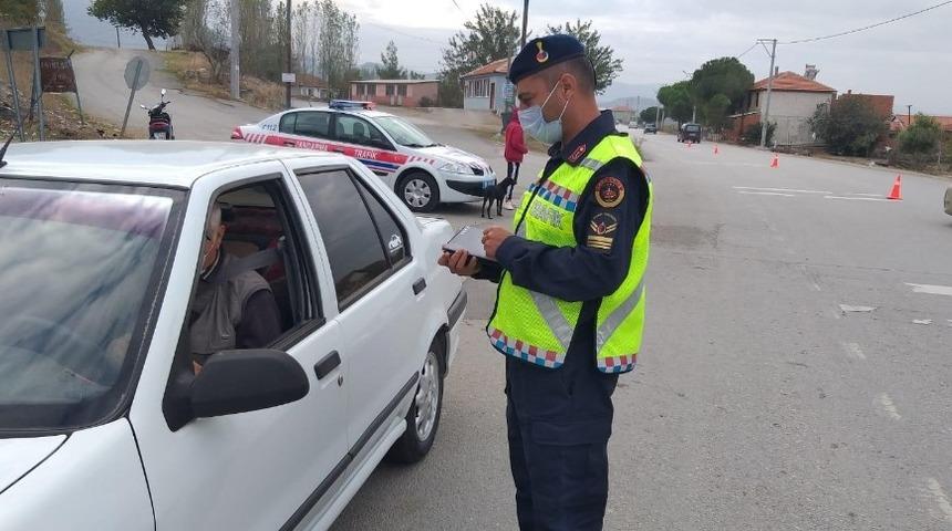 Balıkesir&rsquo;de jandarma ekipleri 53 aranan şahsı yakaladı