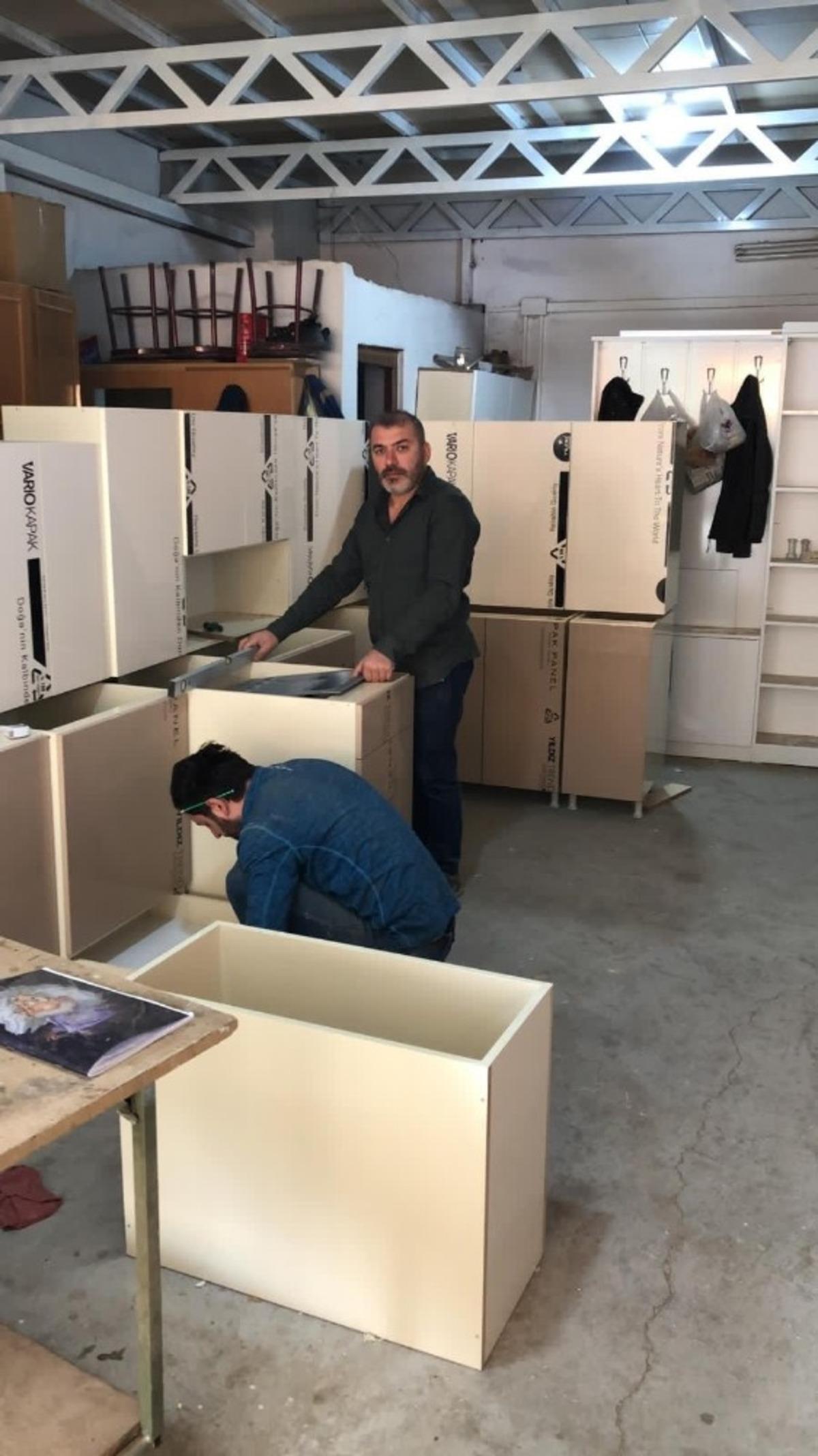 Devrekli iş insanlarından Ardahanlı &ouml;ğrencilere yardım