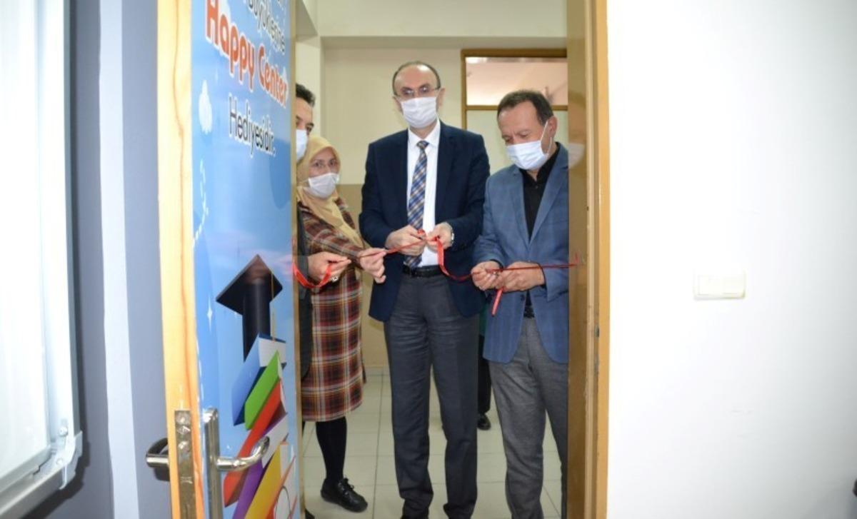 İş d&uuml;nyasının eğitime katkıları s&uuml;r&uuml;yor