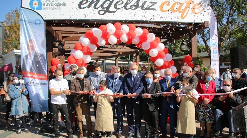 Büyükşehir Belediyesi Engelsiz Kafe hizmete girdi