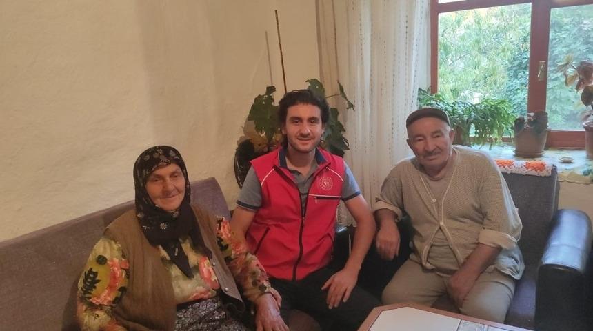 G&ouml;n&uuml;ll&uuml; gen&ccedil;lerden yaşlılara ziyaret