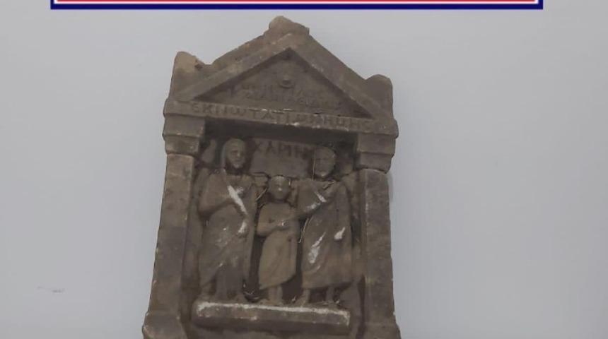 Ellerindeki tarihi eserleri satmak üzereyken jandarmaya yakalandılar