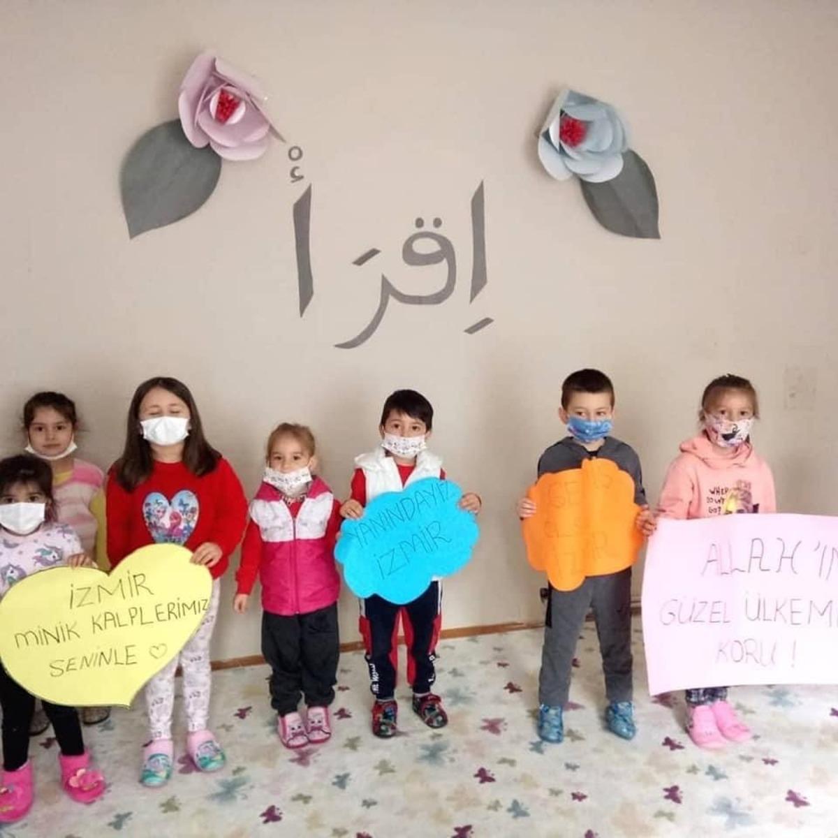 Kur&rsquo;an kursu &ouml;ğrencileri İzmir&rsquo;e &lsquo;yanındayız&rsquo; mesajı verdiler