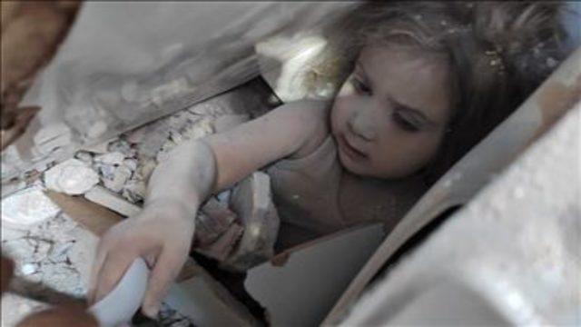 Depremden 91 saat sonra kurtarılan Ayda Gezgin de Rıza Bey Apartmanı'ndan çıkarılmıştı