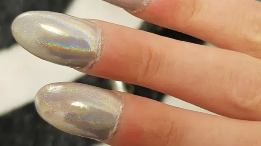 Takma tırnaklar parmağına yapışınca olanlar oldu!