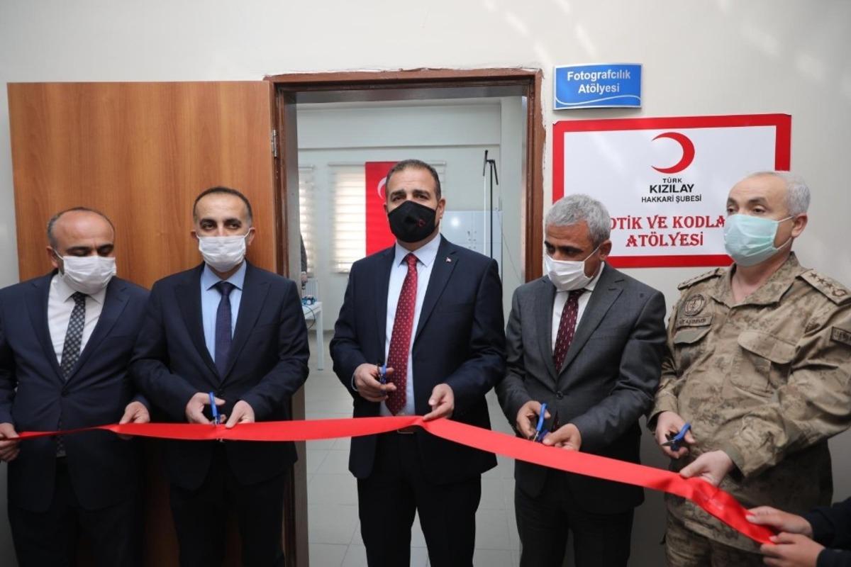 Hakkari&rsquo;de robotik kodlama at&ouml;lyesi hizmete a&ccedil;ıldı