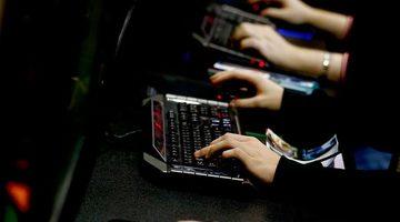 Türkiye E-Spor Federasyonu'nda Alper Afşin Özdemir yeniden başkan!