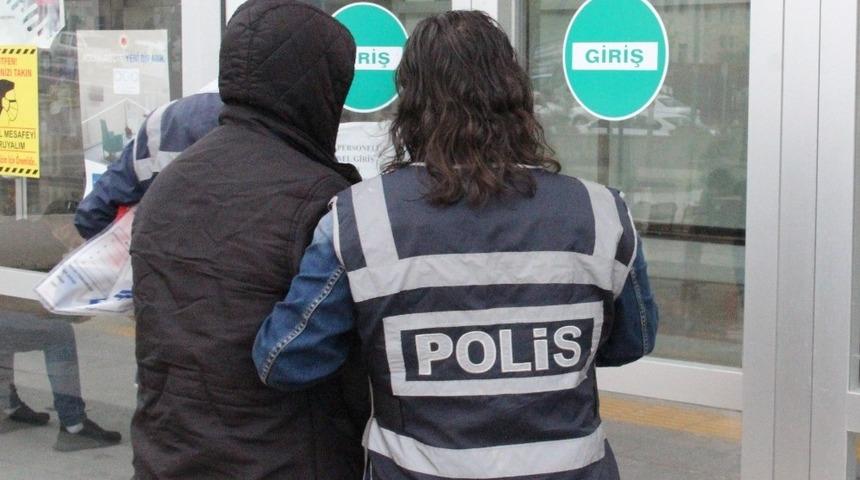 Elazığ&rsquo;da  &ccedil;aldığı otomobille gezerken yakalanan ş&uuml;pheli tutuklandı
