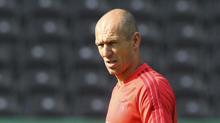 Groningen formasıyla futbola geri dönen Arjen Robben, sakatlandı