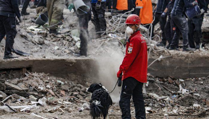 İzmir depreminde kurtarıcıları oldular! İşte Türkiye'nin isimsiz kahramanları