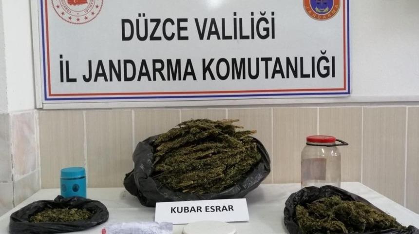 Jandarma ekipleri 4 kilo uyuşturucu yakaladı