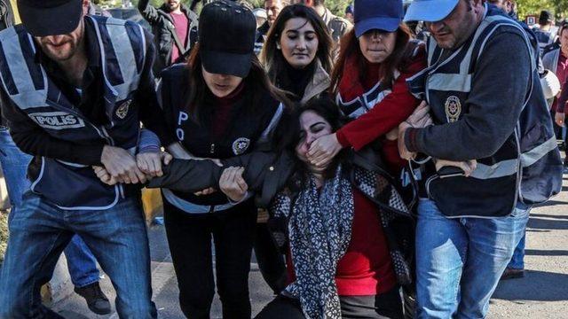 Tutuklamaları protesto amacıyla yapılan gösteriler üzerine Sebahat Tuncel de tutuklandı