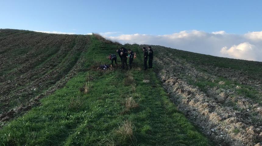 B&uuml;y&uuml;k&ccedil;ekmece&rsquo;de tarlada erkek cesedi bulundu