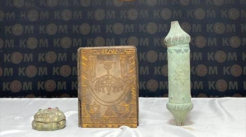 Niğde'de el yazması Tevrat ele ge&ccedil;irildi