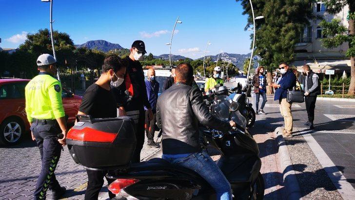 Marmaris’te trafik ekipleri kural tanımayanları denetliyor G4