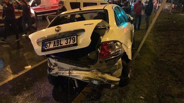 Işık ihlali kazaya yol açtı: 1’i ağır 3 yaralı