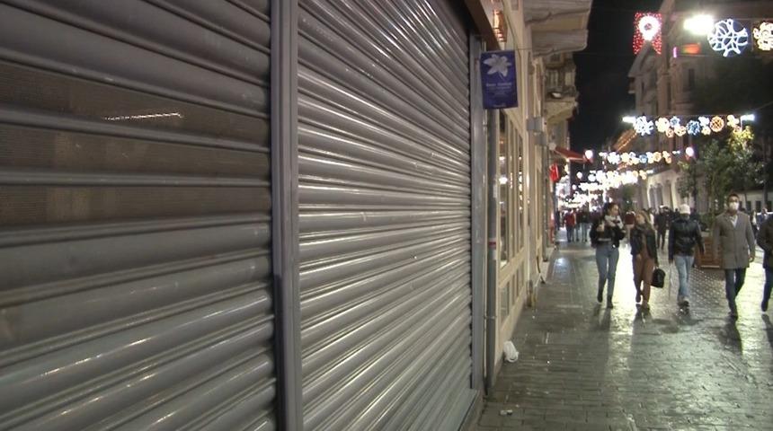 İstiklal Caddesi&rsquo;nde işletmeler saat 22.00&rsquo;de kepenkleri indirdi