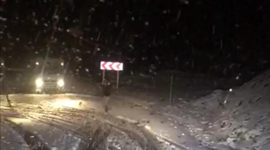 Karapet Ge&ccedil;idi&rsquo;nde mevsimin ilk karı yağdı