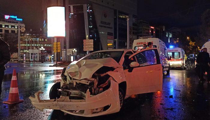 Ankara'da zincirleme kaza: 2'si polis 5 yaralı