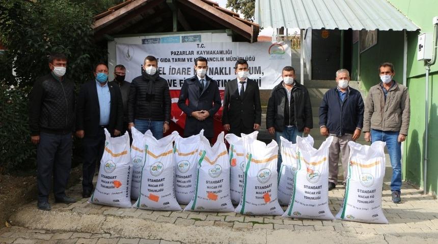 Pazarlar&rsquo;da &ccedil;ift&ccedil;ilere 4 bin 800 kilo Macar Fiğ tohumu dağıtıldı