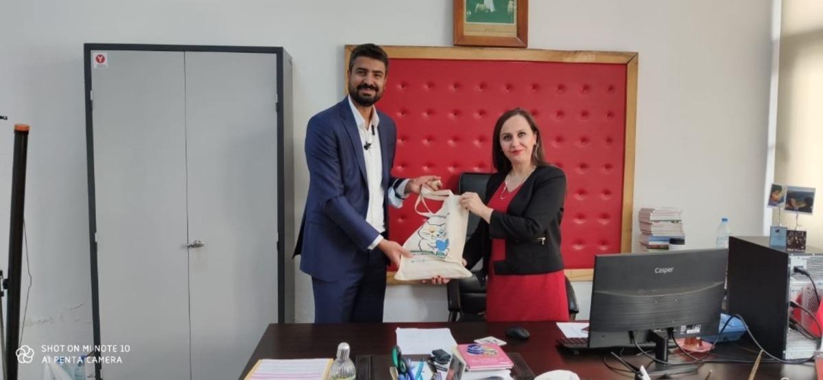 Korunmaya muhta&ccedil; &ccedil;ocuklardan k&uuml;t&uuml;phane ziyareti