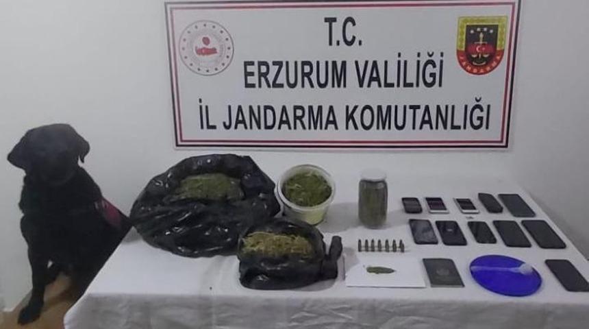 Erzurum’da silah ve mühimmat kaçakçılığı ile uyuşturucu tacirlerine eş zamanlı operasyon