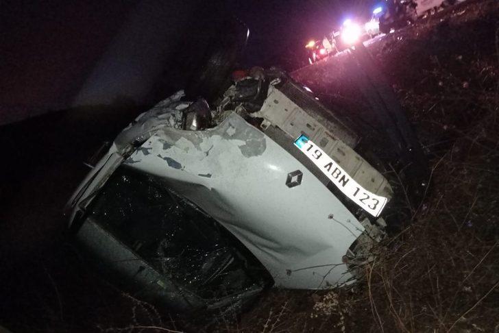 Çorum’da otomobil ile hafif ticari araç çarpıştı: 3 yaralı G4