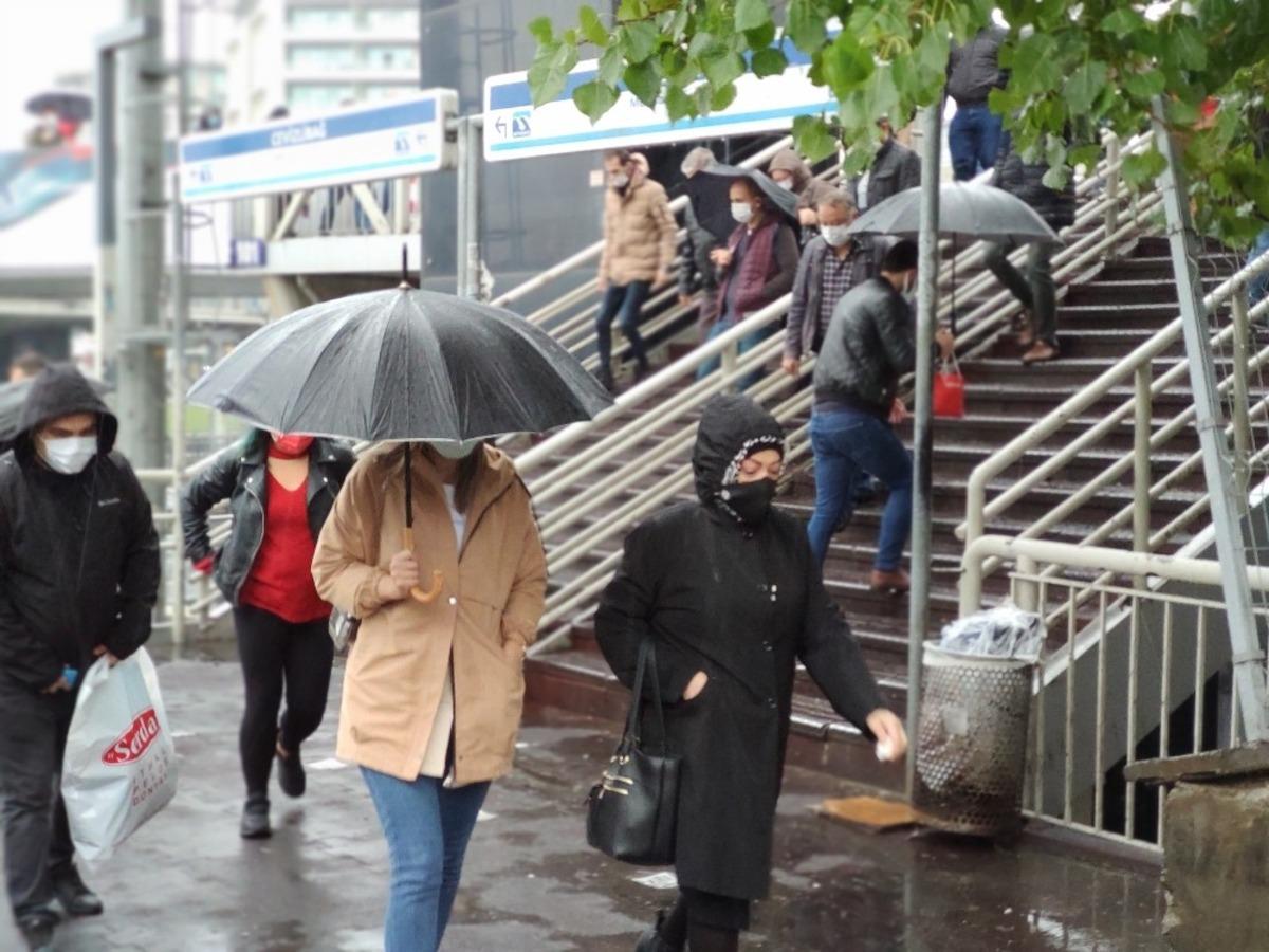 İstanbul&rsquo;da sabah saatlerinde yağmur etkili oldu